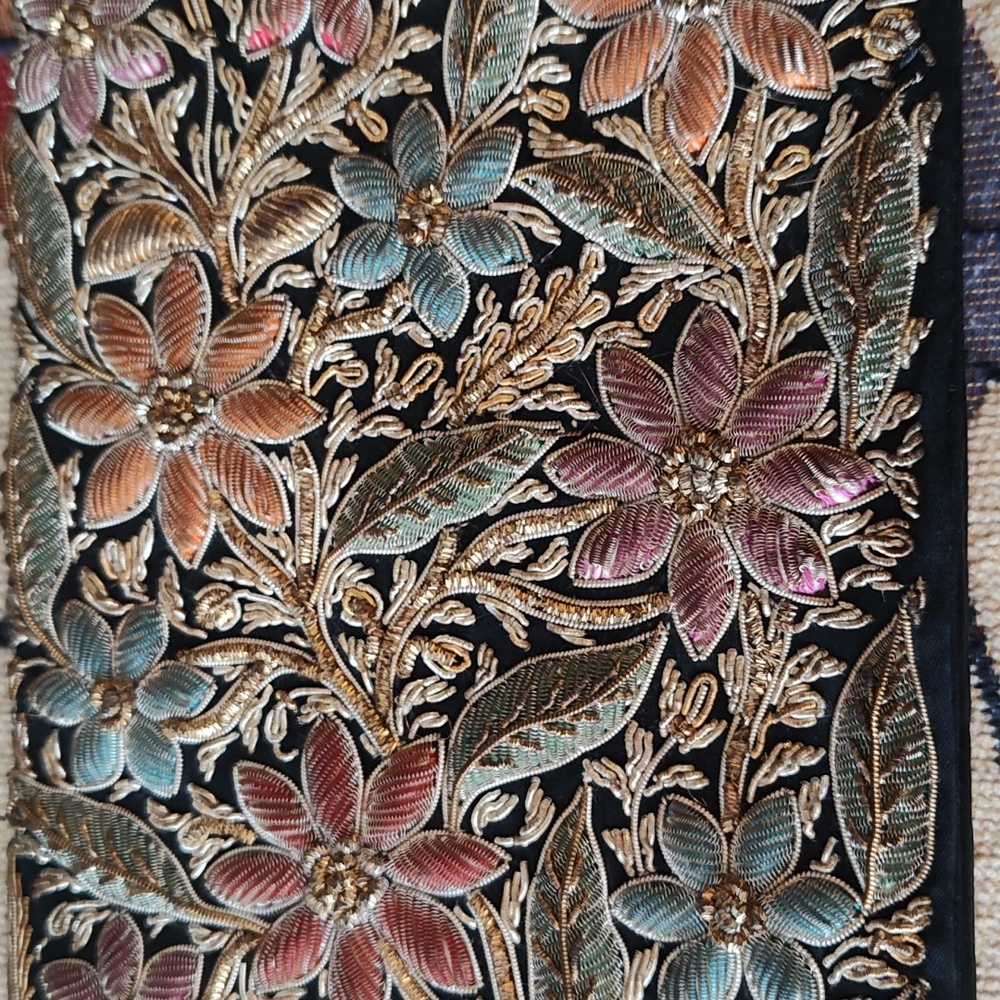 Floral Embroidered Women's Clutch - Picture 2 of 4